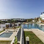 Zoey - Pool, Gym, Terrace & Golf