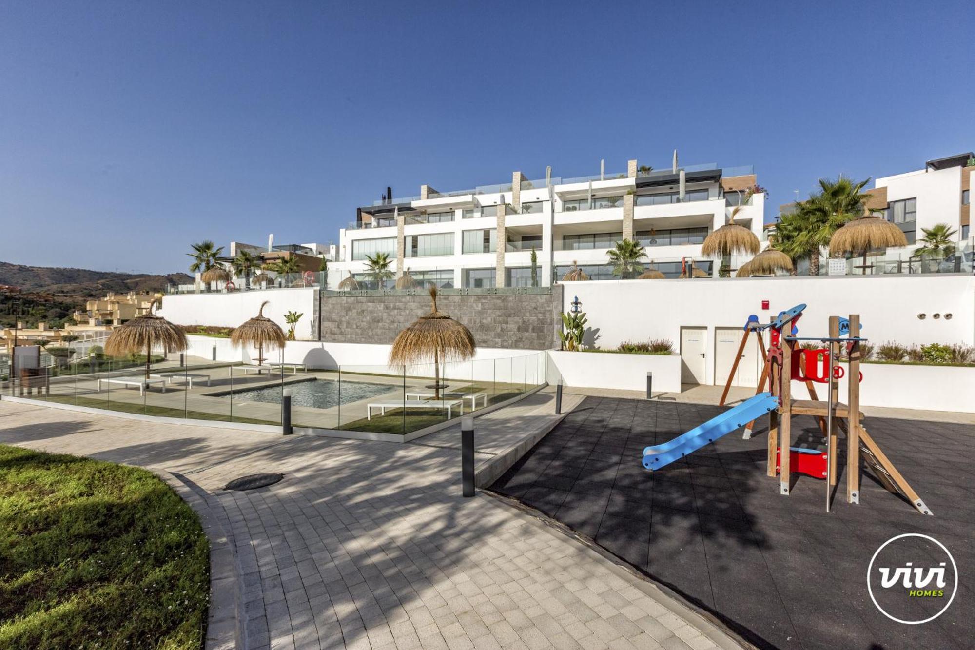 Zoey - Pool, Gym, Terrace & Golf *