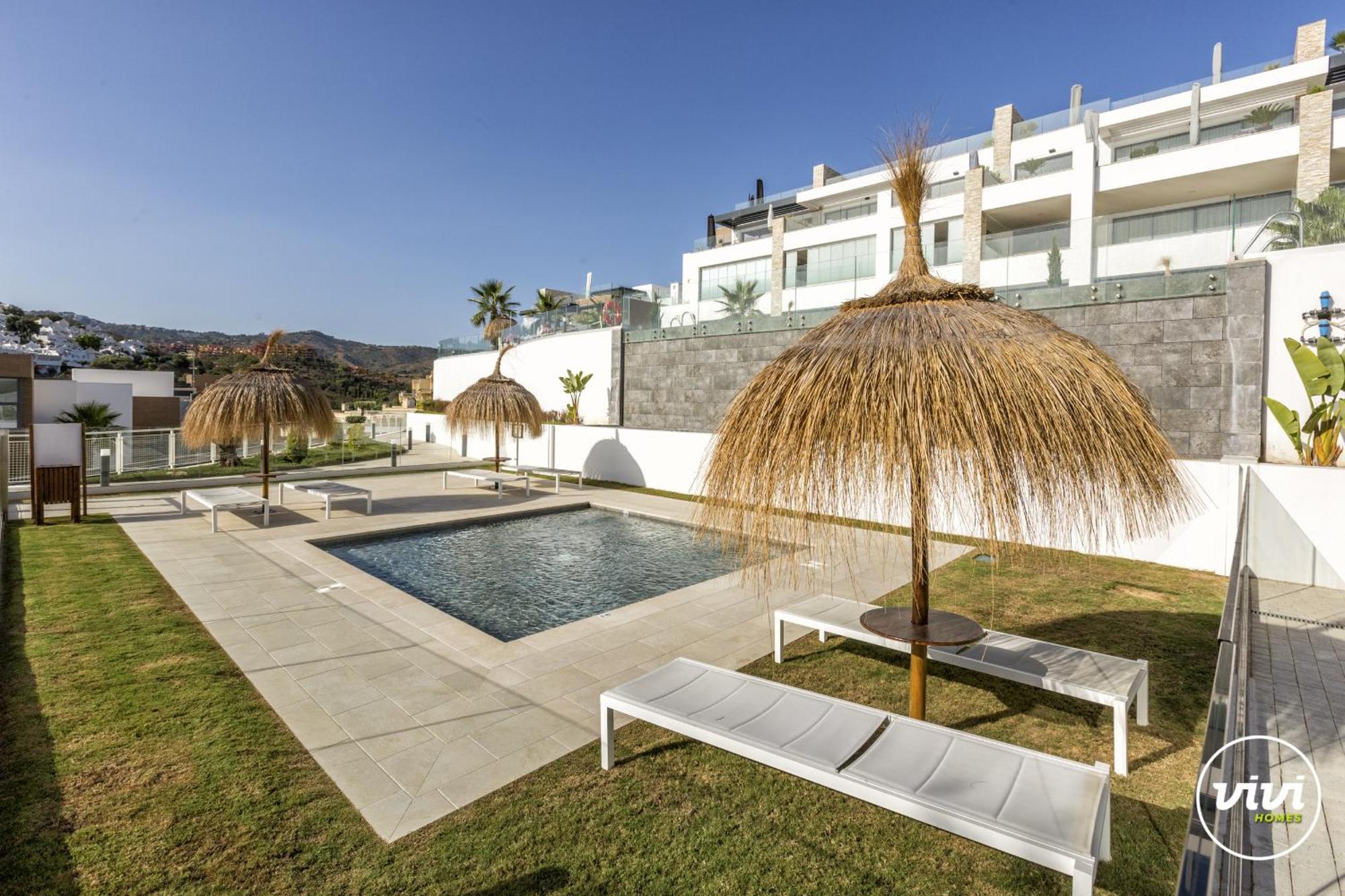 Zoey - Pool, Gym, Terrace & Golf