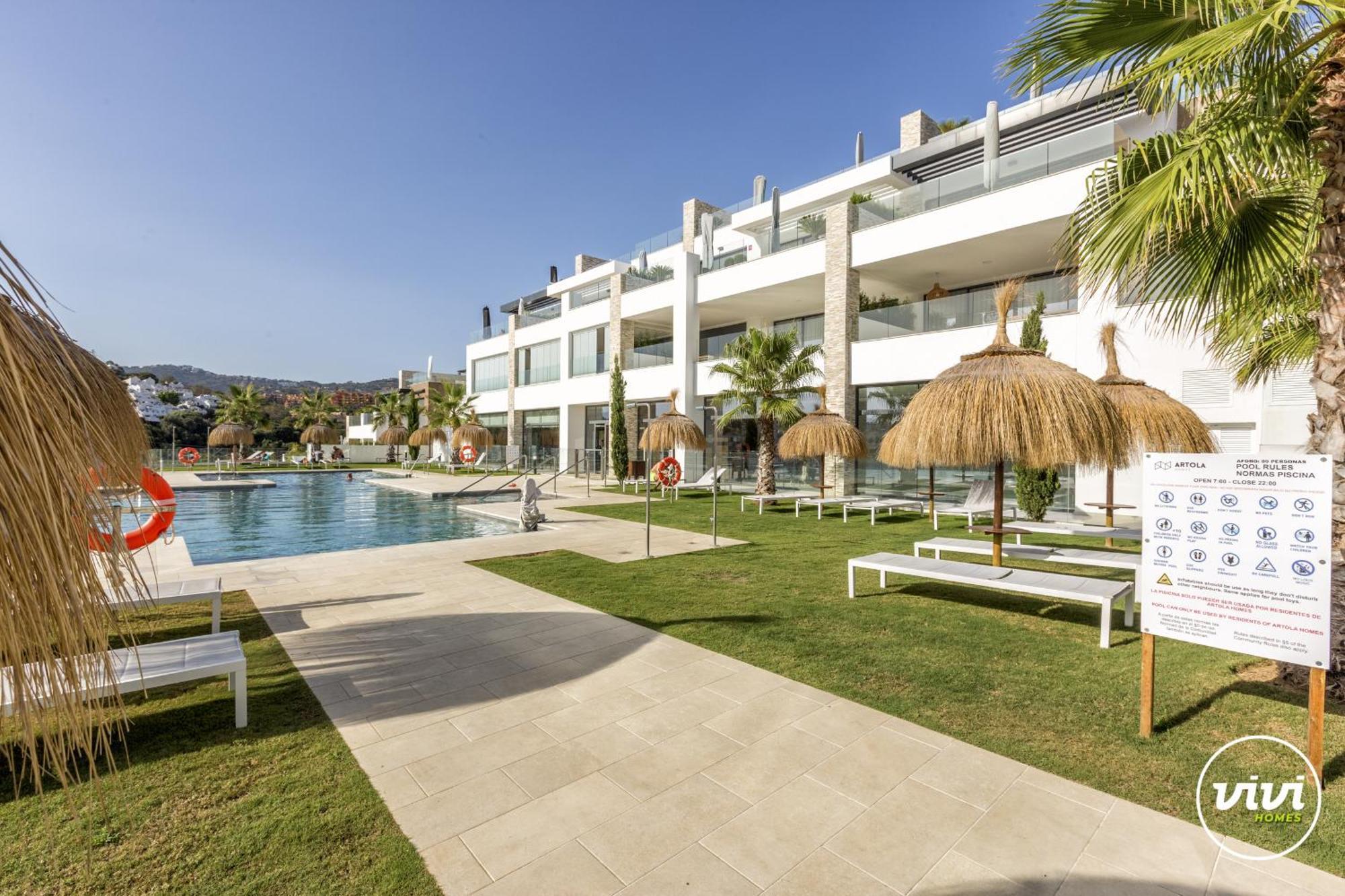 Zoey - Pool, Gym, Terrace & Golf Holiday home