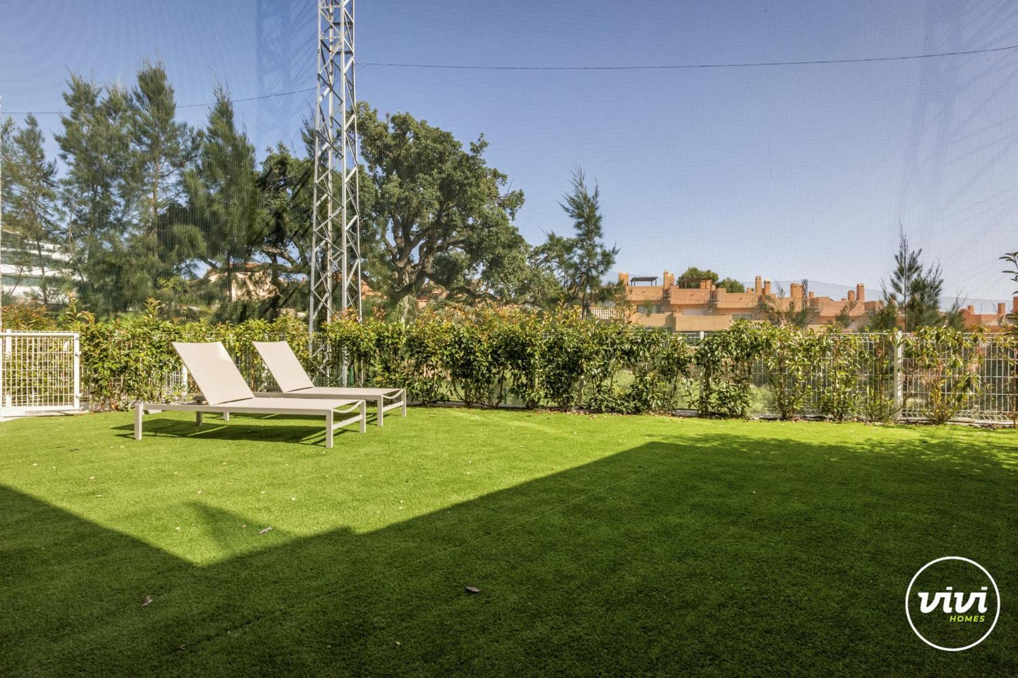 Zoey - Pool, Gym, Terrace & Golf Holiday home