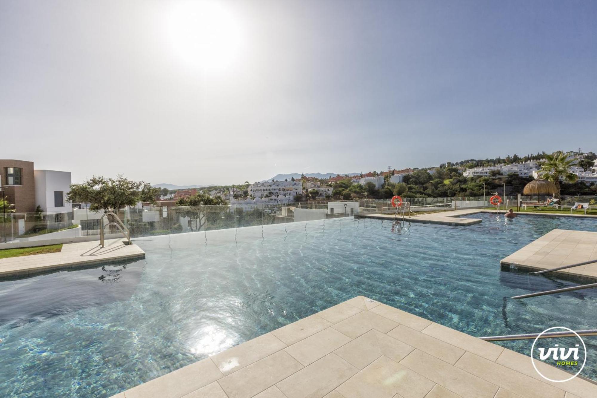 Zoey - Pool, Gym, Terrace & Golf